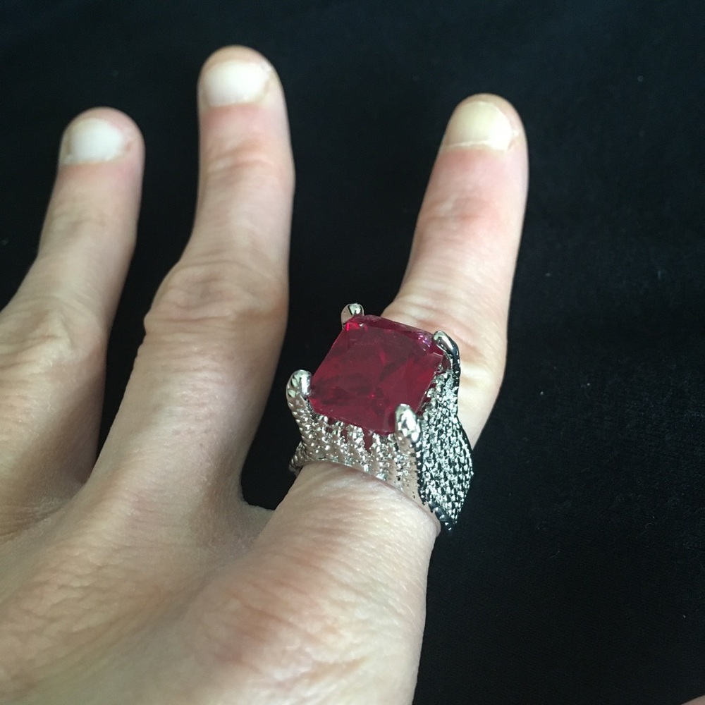 Large Red Rhinestone Cocktail Ring Size 7 - Picture 3 of 8